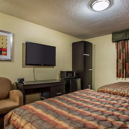 Rodeway Inn Belleville Esterno foto