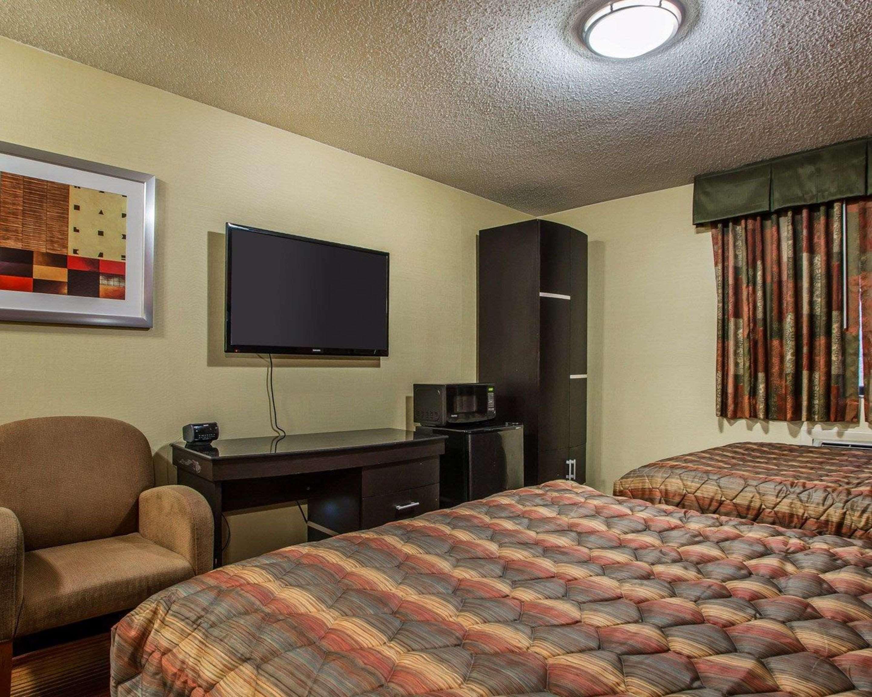 Rodeway Inn Belleville Esterno foto