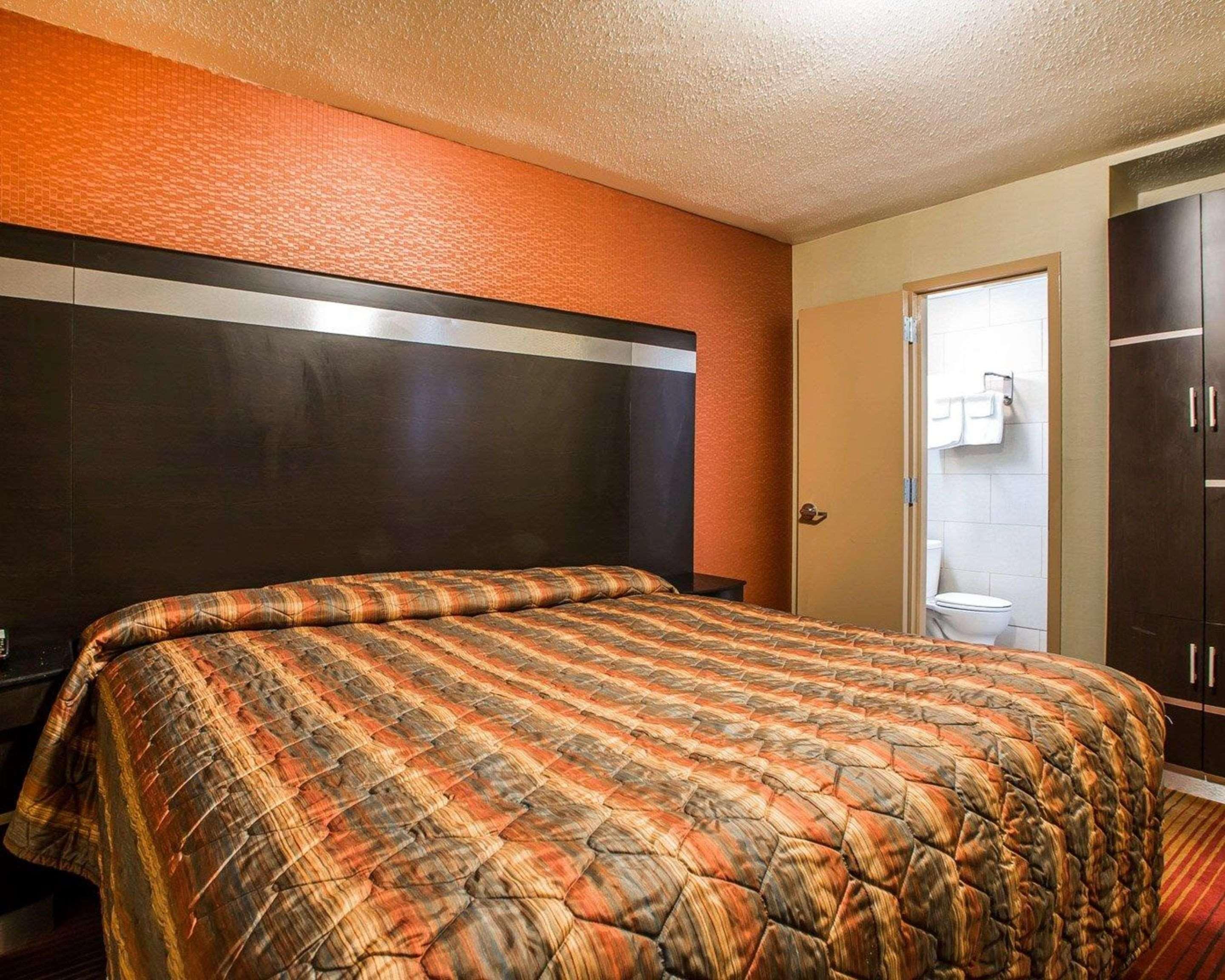 Rodeway Inn Belleville Esterno foto