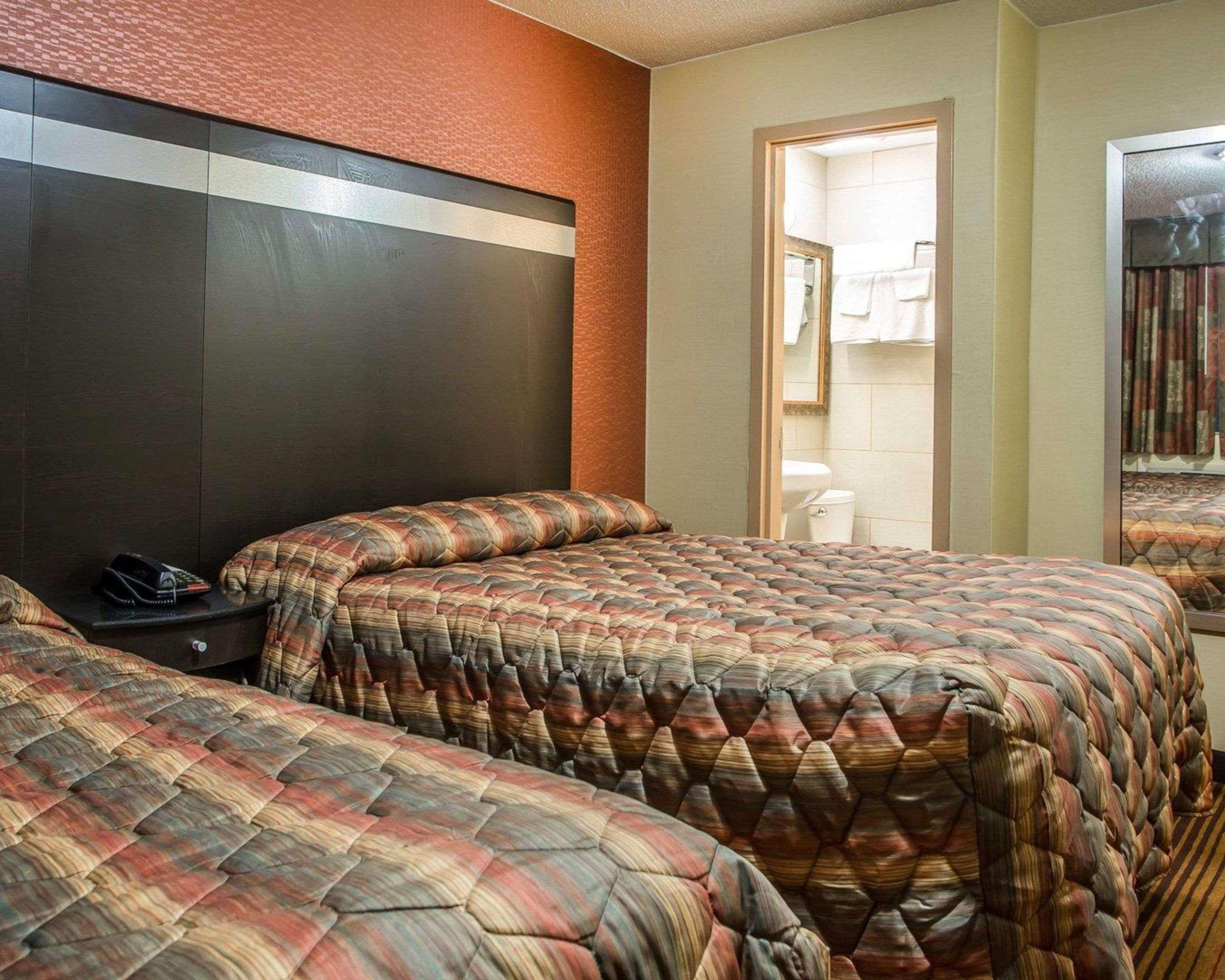 Rodeway Inn Belleville Esterno foto