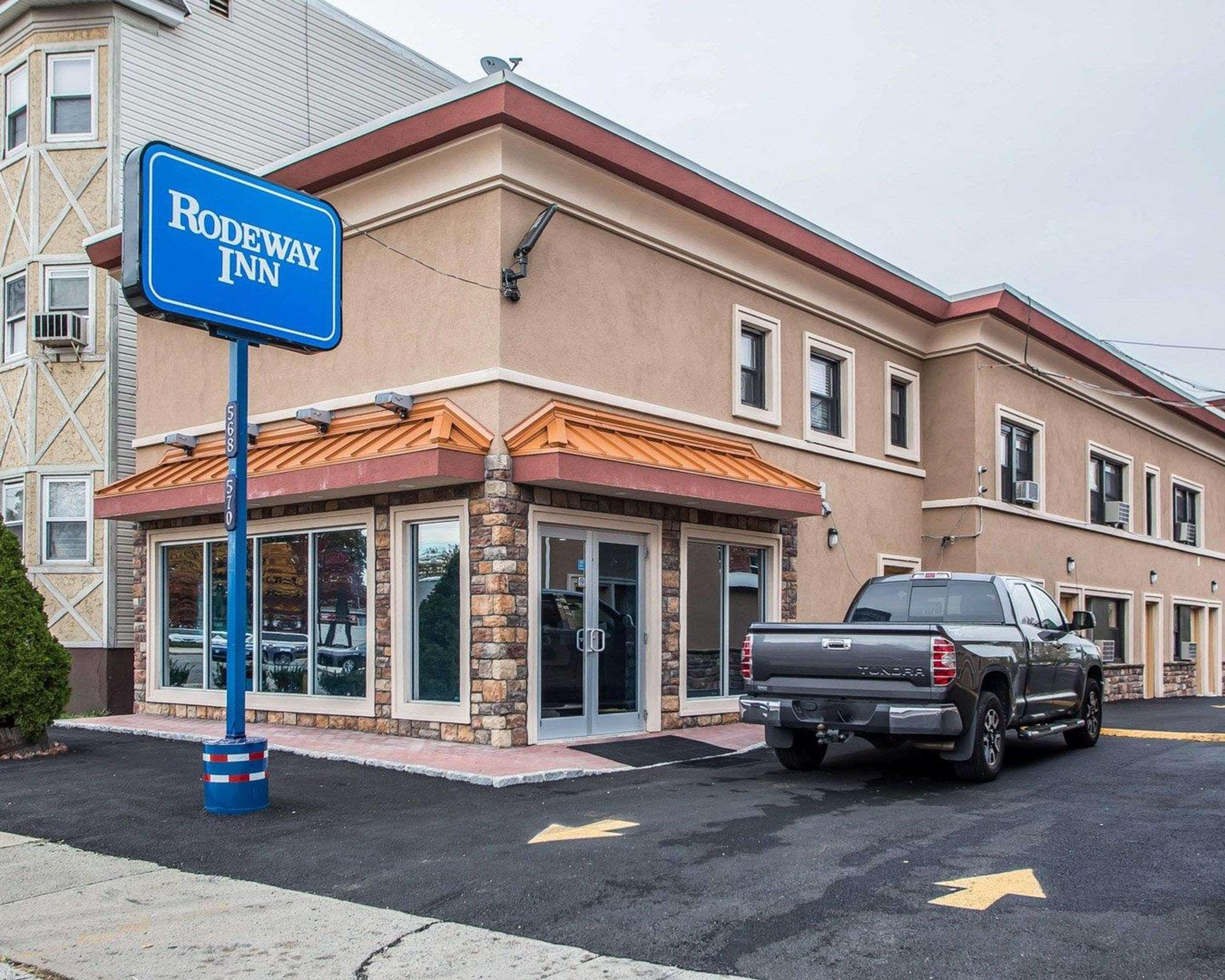 Rodeway Inn Belleville Esterno foto