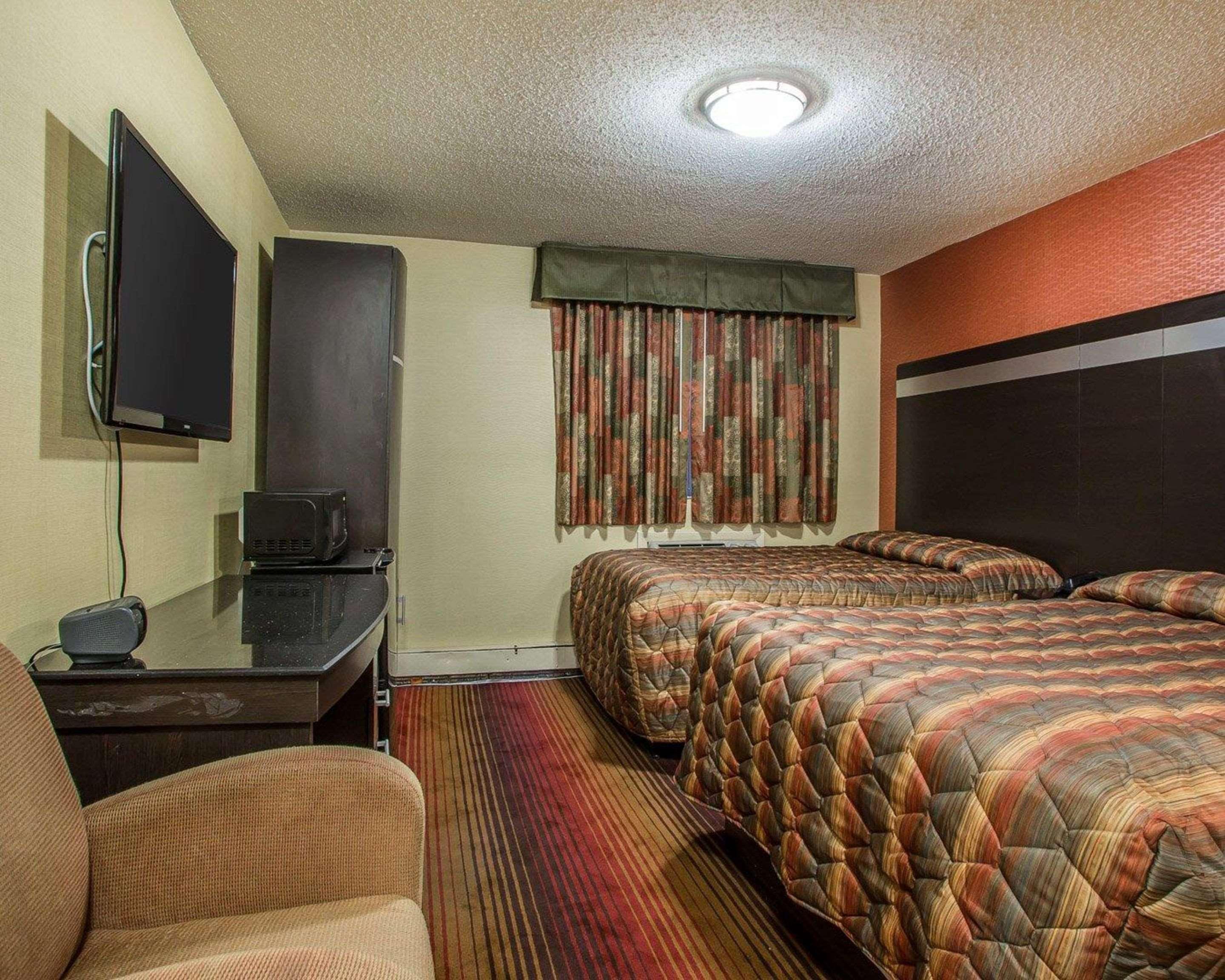 Rodeway Inn Belleville Esterno foto
